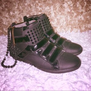 Black Esal high top sneaker